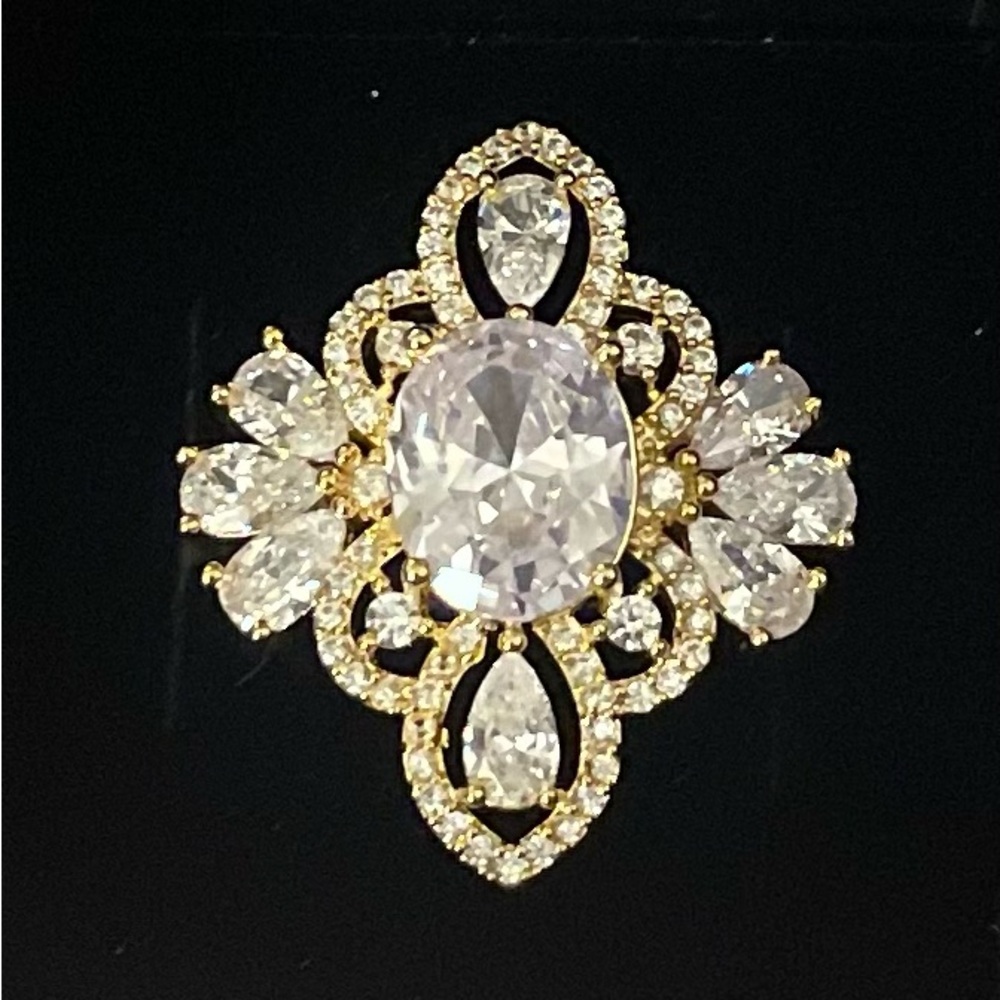 Gorgeous Ring Gold Tone Size 6